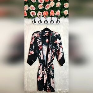 La Vie En Rose Classic Satin Floral Kimono/Robe